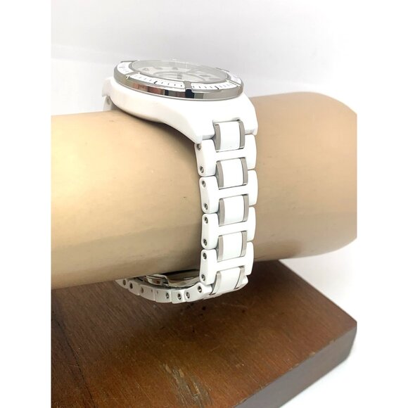 Bulova Women's Watch 98P172 Marine Star Quartz Diamond MOP Dial Ceramic 37mm - Picture 13 of 15